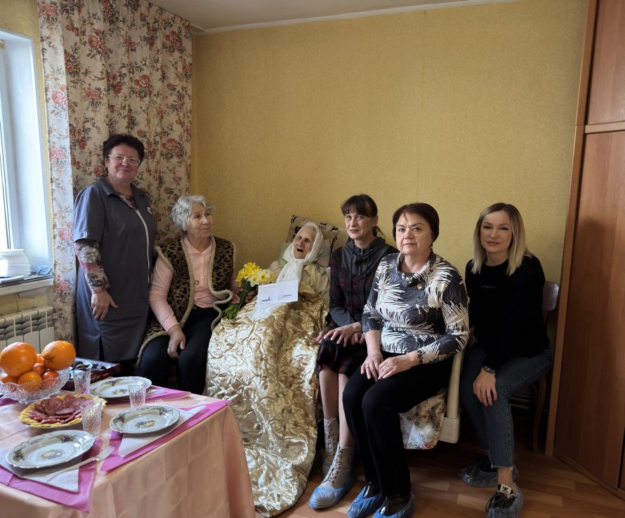 С вековым юбилеем! Сотрудники ЦСО поздравили участницу войны Клавдию Васильеву