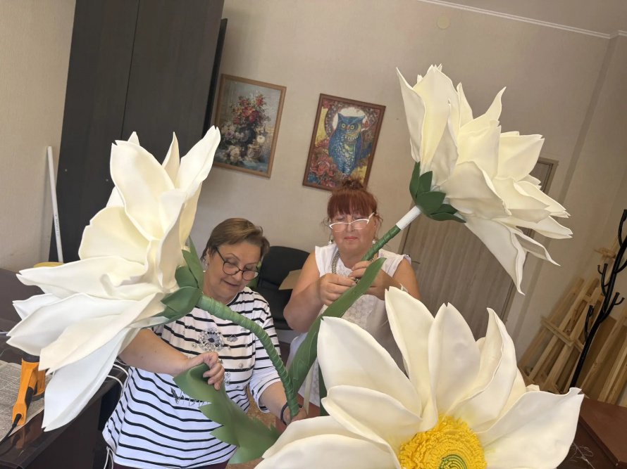 Ромашки из изолона 
