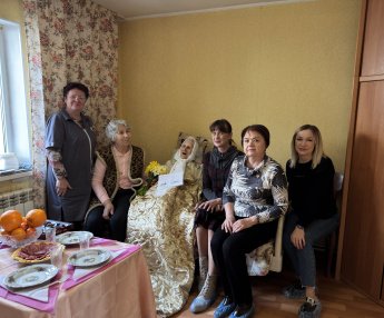 С вековым юбилеем! Сотрудники ЦСО поздравили участницу войны Клавдию Васильеву